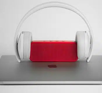 red and white beats by dr dre headphones