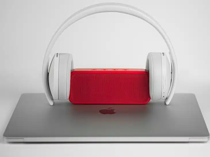 red and white beats by dr dre headphones